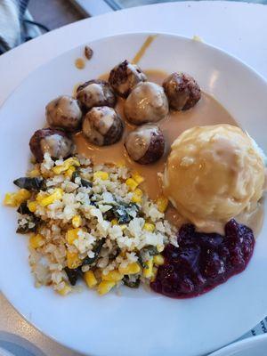 Swedish meatballs with gravy, cauliflower rice, mashed potatoes