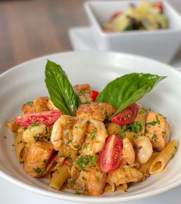 Penne Rossa:
Shrimp, Salmon, Shakshuka cream sauce.