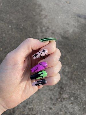 Spooky acrylic nails