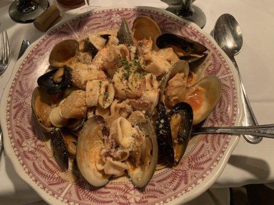 Fruttidi Mare clams, calamari, shrimp, sea scallops, and mussels in a red or white sauce over linguine