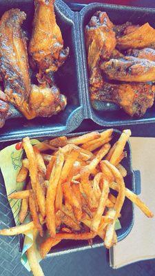 Spicy atl wings with Cajun fries and their coolaid is so delicious