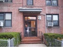 749 E 231 st.
1 bedroom Condo 
$129000