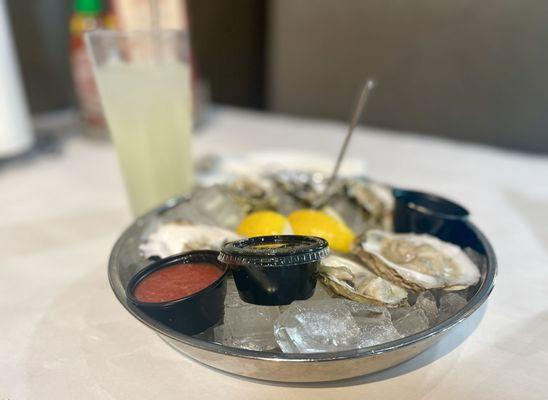 $2 oyster Wednesday! Really fresh oysters and a variety of sauces.