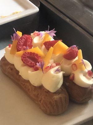 Fruit crème eclair