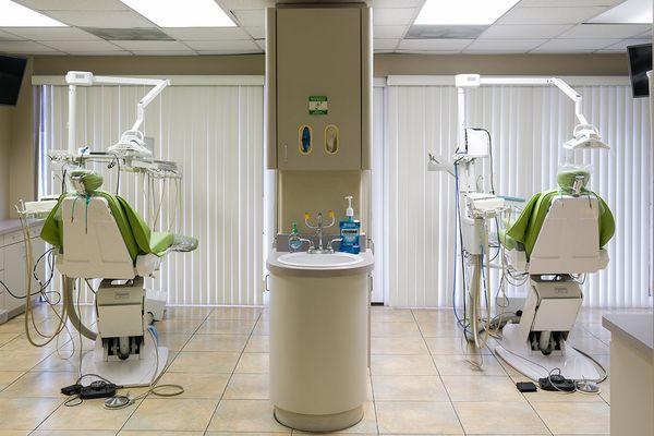 Our treatment room fully-equipped with modern technology