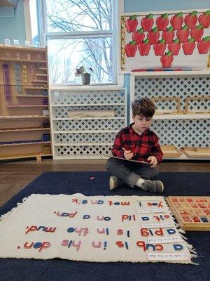 Students in the PreK program creating sentences by word building