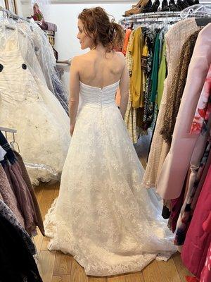 pre-owned wedding dress