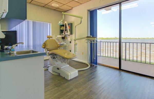 Patient treatment room at Dental Partners Merritt Island location