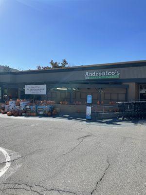 Andronico's! Last saw one in Palo Alto! Had to stop in!