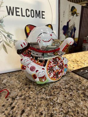 Waving cat