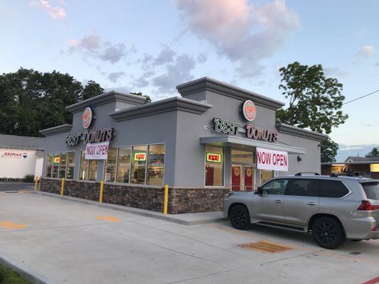 Best Donuts Now Open!!!