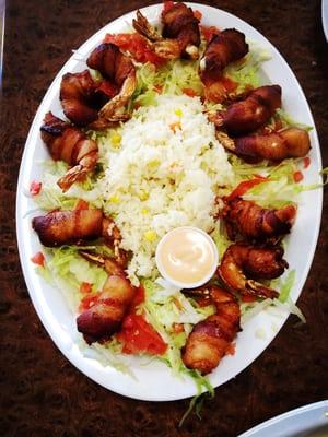 Shrimps wrapped with bacon. Just order them!!