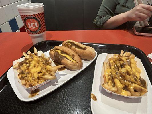 chili fries and chili dog