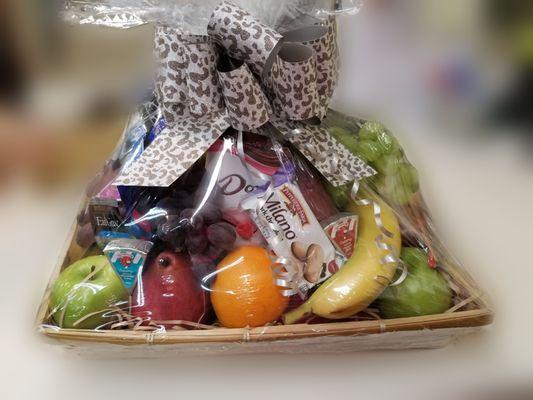 Something for everyone in this basket! Gourmet, snacks, fruit, chocolates! It's got it all!