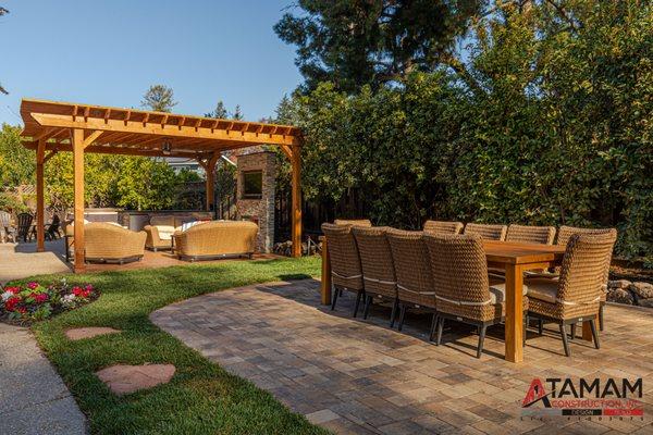 Outfoor Kitchen Syntetic Turf and Stone Pavers