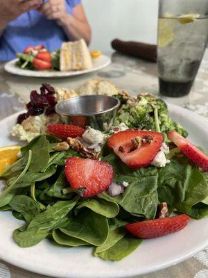 Spinach strawberry salad