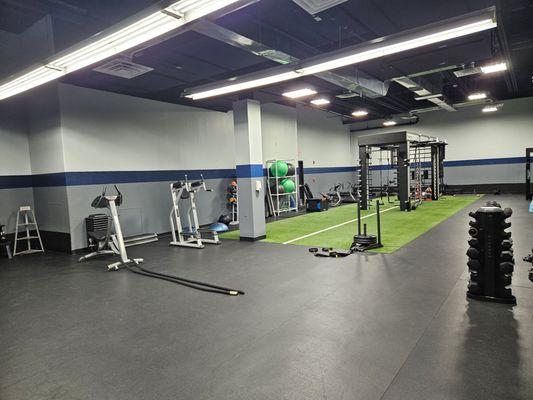 Functional Training room featuring QueenAx Functional Fitness.