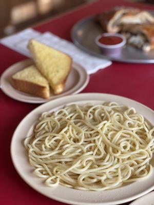 Kids pasta with garlic bread