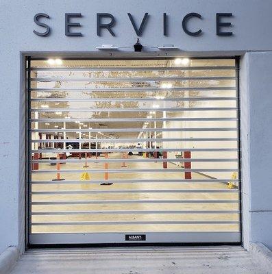 Looking inside the Tesla Service Center !