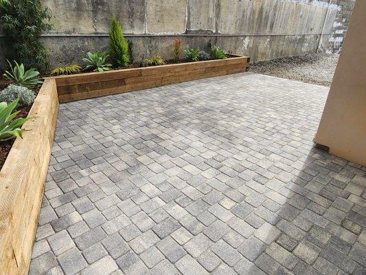 Completed RxR planter & paver patio