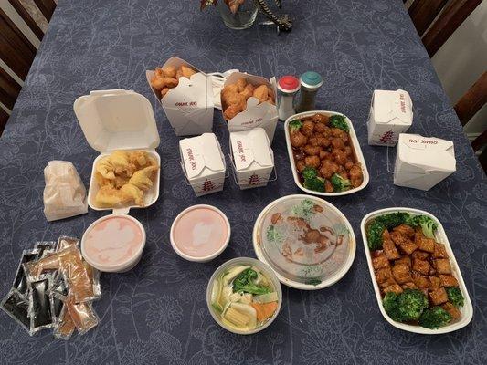 Sweet n sour chicken, general tso chicken, general tso tofu, crab Rangoon, veggie and tofu soup.