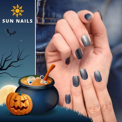 Halloween Chic Meets Opulence: Unleash Your Spooky Style with Our Masterfully Executed Nail Designs and Exceptional Client Care!