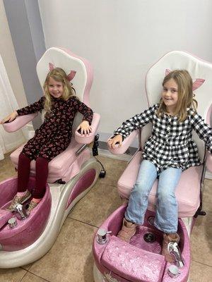 Little kid pedicure chairs