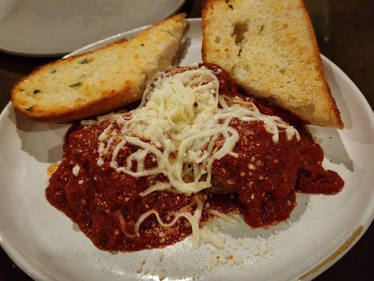 Meatballs app comes with garlic bread