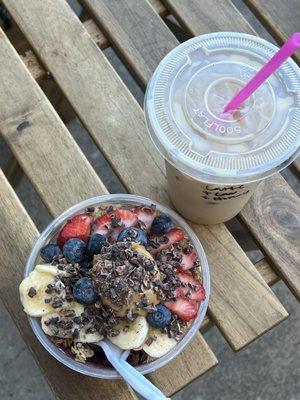 Smoothie bowl and coffee