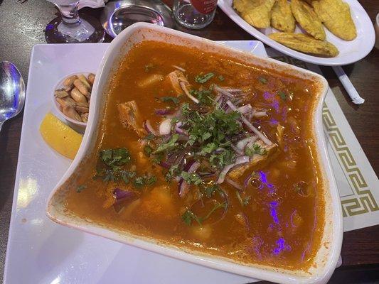 Encebollado de pescado