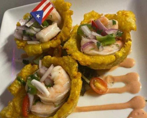 Tostones Rellenos con Camarones / Fried Green Plantain Filled with Shrimp