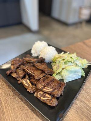 galbi (marinated shorts ribs w/ rice)