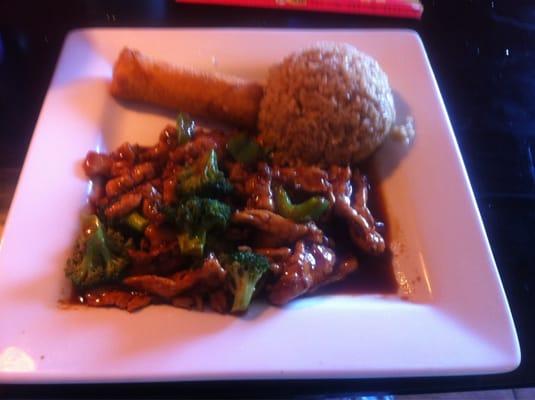 Garlic chicken with egg roll, one of their best dishes and my personal favorite