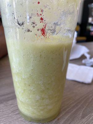 Jugo de pepino,apio y piña