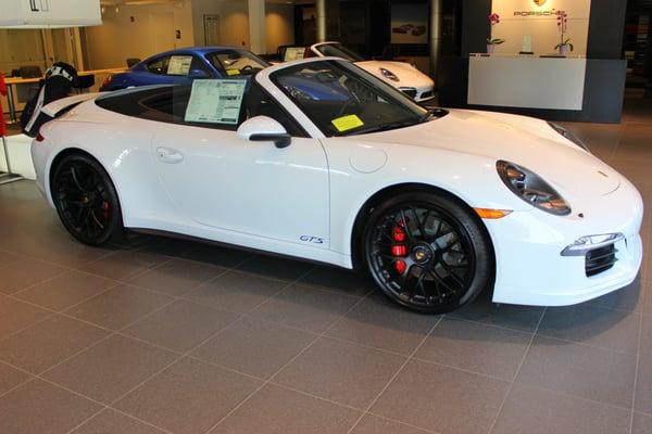 Herb Chambers Porsche Burlington - Showroom