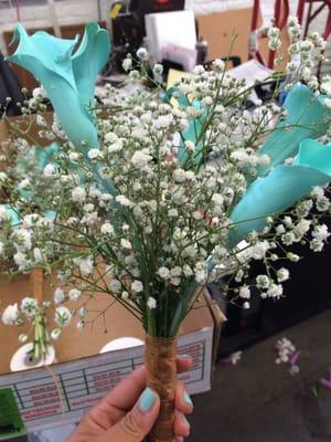 We ordered aqua Cala lilies and baby's breath bouquets. Instead, we got what seems like a baby's breath bouquet with Aqua Cala lilies.