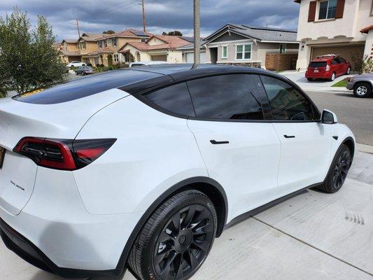 Excellent window tint! Top window, side mirrors, and front windows