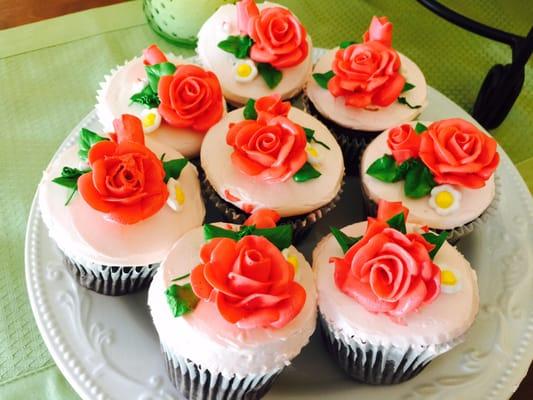 Bridal shower cupcakes!  Yum yum!