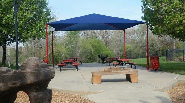 Covered picnic area /bbq