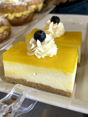 Lemon mousse cake