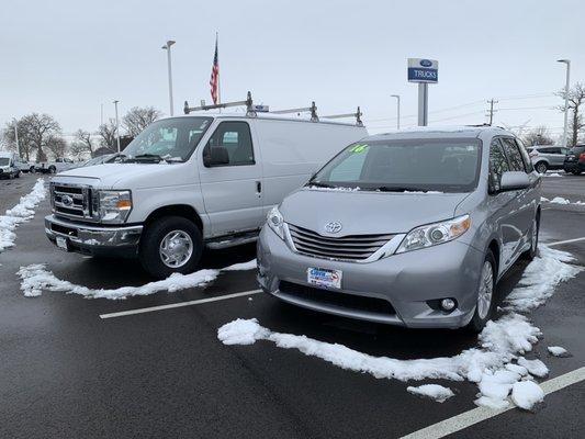 Ford Cargo van(57194) and a Toyota Sienna(22843)