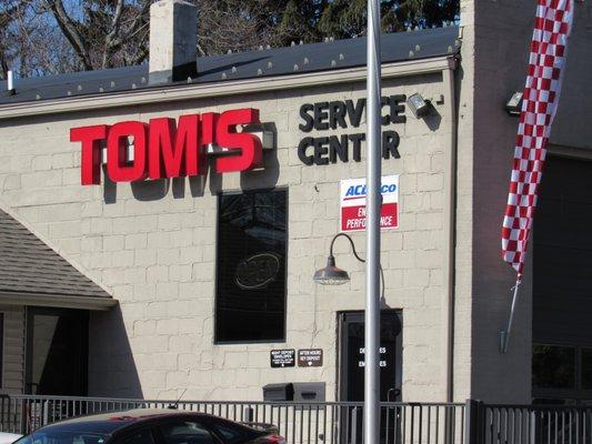 Tom's Service Center