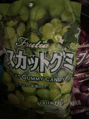 Yummy green and red grape gummy