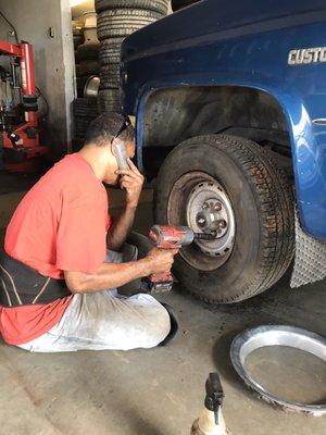 Malo multitasking servicing my truck and helping a customer on the phone