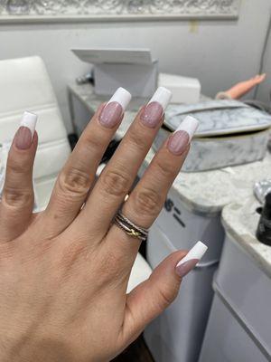 Perfect C-Curl and hand drawn smile line French Tips for the perfect 90s/2000s vibe