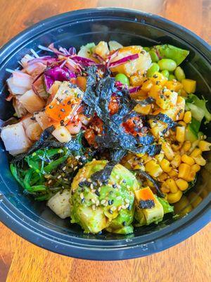 Poke bowl with tuna, scallops & yellowtail.