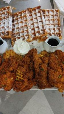 The chicken and waffle party plate