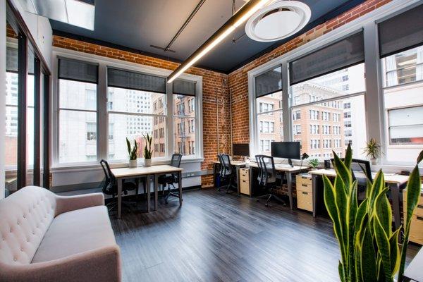 Bright corner office with the views of Downtown San Francisco