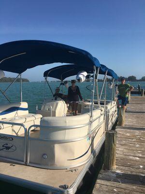 Pontoon boat rental