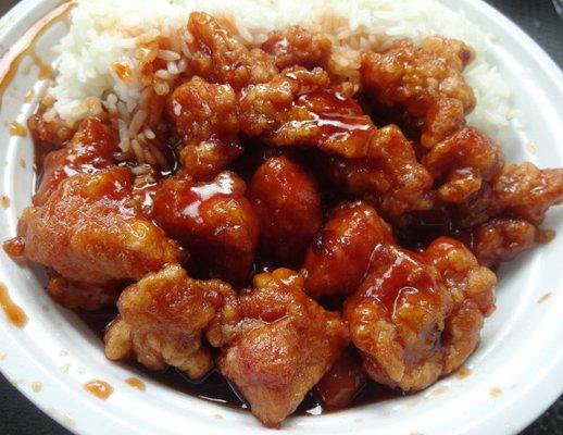 L35. General Tso's Chicken Lunch Special, at China Delight in Winsted, CT.